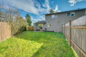 Exterior - Dog-Friendly Townhome Near Stillaguamish River! (Arlington)