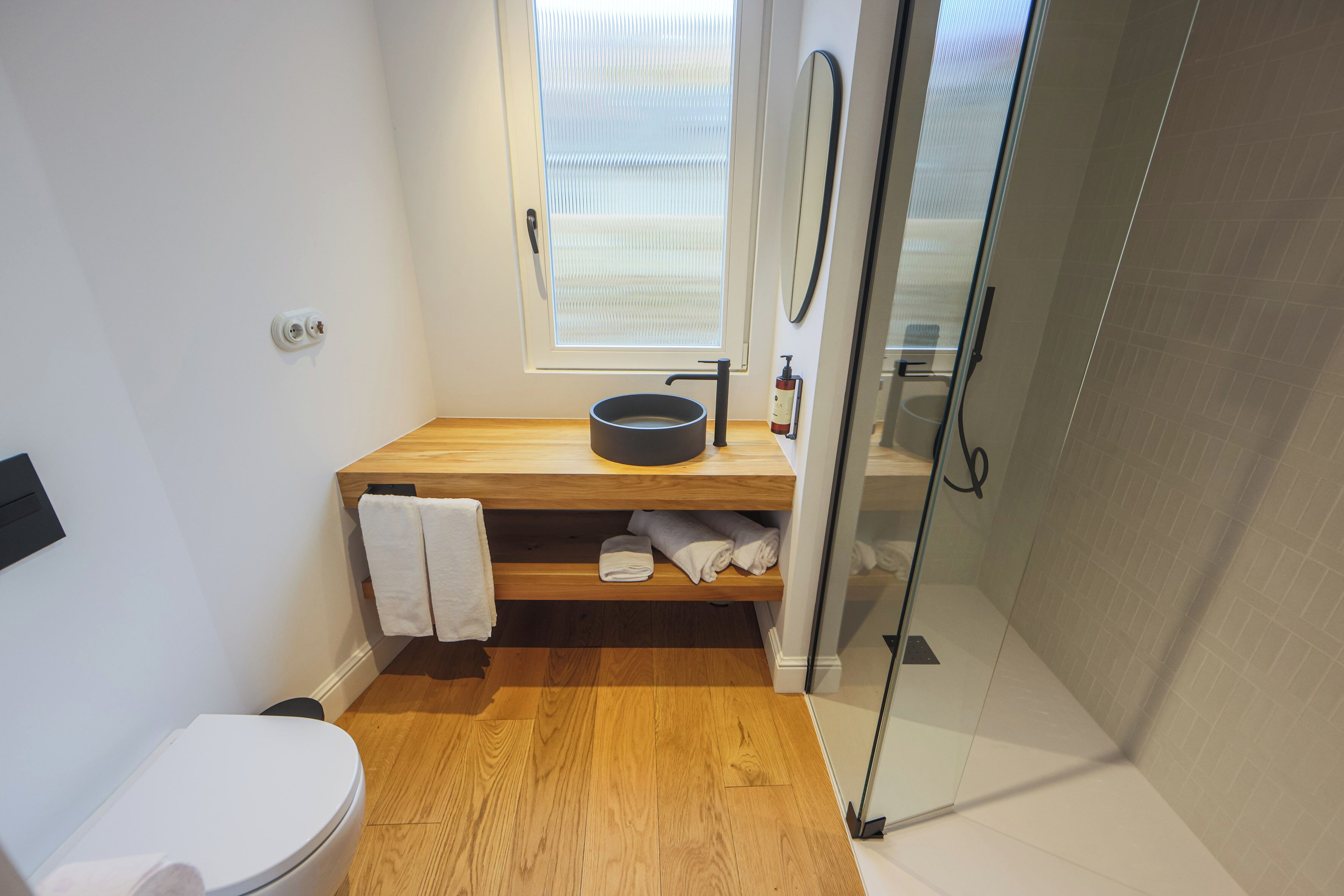 Superior Double Room, Non Smoking | Bathroom | Soap, shampoo, toilet paper