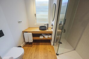 Superior Double Room, Non Smoking | Bathroom | Soap, shampoo, toilet paper