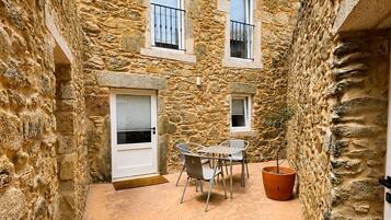 Family Quadruple Room, Patio, Pet-Friendly 1 pet only | Terras
