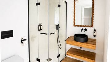 Family Quadruple Room, Patio, Pet-Friendly 1 pet only | Badkamer | Handdoeken, zeep, shampoo, toiletpapier