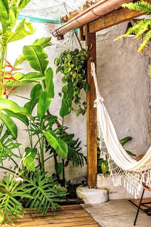 ห้องเบสิกสวีท | ลานระเบียง/นอกชาน