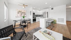 A modern apartment with a dining area, kitchen, and living space. - 261 #13 Managed by Brampton Park (Deerfield Beach)