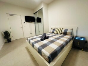 1 bedroom, desk, free WiFi, bed sheets