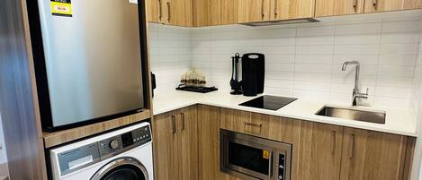 Fridge, microwave, stovetop, dishwasher