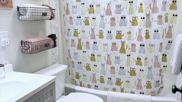 Shower, shampoo
