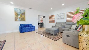 Living area - Stylish & Centrally Located Miami Stay / Free Parking & Fast WiFi (Miami)