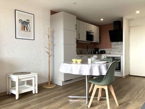 Refrigerador, horno, lavavajillas y tostadora 