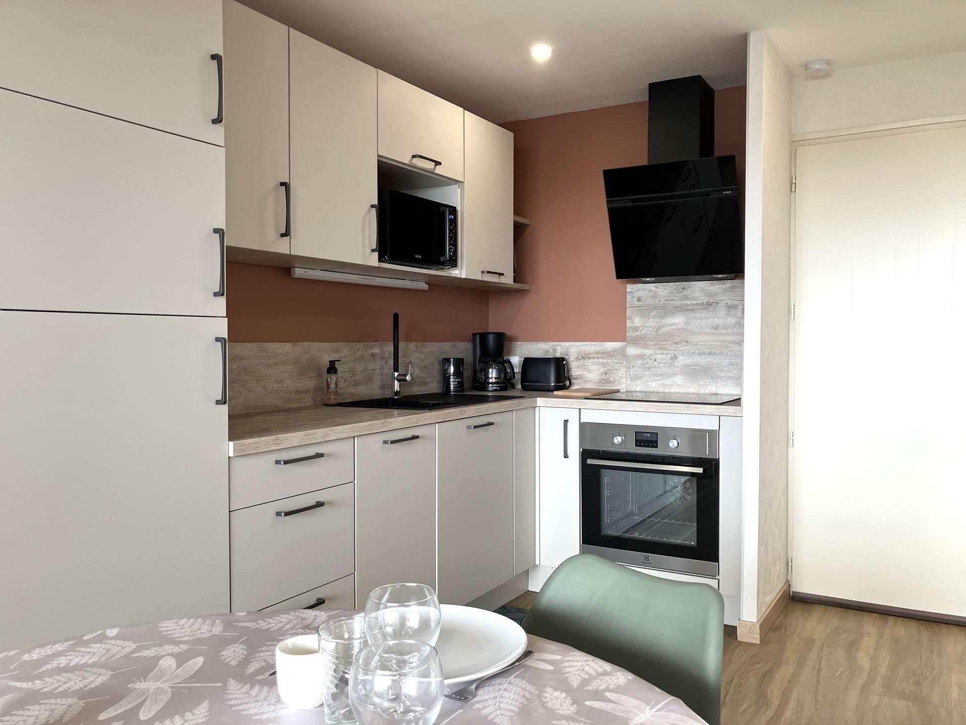 Fridge, oven, dishwasher, toaster