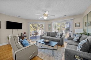 Smart TV - Coastal Golf Course Condo – Shared outdoor pool and fitness center (Calabash)