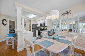 Dining - Coastal Golf Course Condo – Shared outdoor pool and fitness center (Calabash)