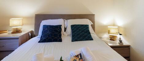 2 bedrooms, iron/ironing board, bed sheets