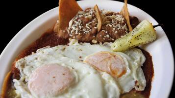 Desayuno a la carta todos los días (con cargo)