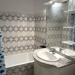 Hair dryer - Studio Héliopolis AB242 - 4 people (AGDE)