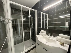 Hair dryer - ARENA  - Studio Héliopolis AB315 - Luxury - 2 people (AGDE)