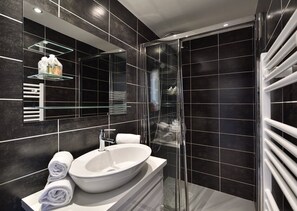Hair dryer - GLOSSY - Studio Héliopolis AB325 - Luxury -2 people (AGDE)