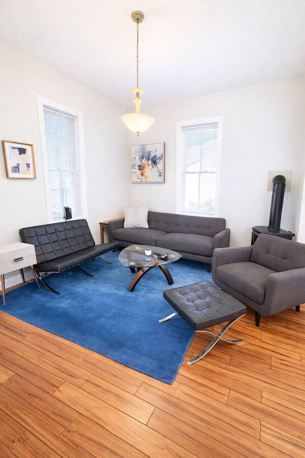 Unclassified image, 1 of 14, button