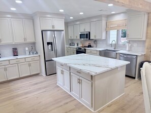 Unclassified image, 4 of 37, button