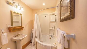 Dutxa, banyera d'hidromassatge, assecador de cabells i tovalloles