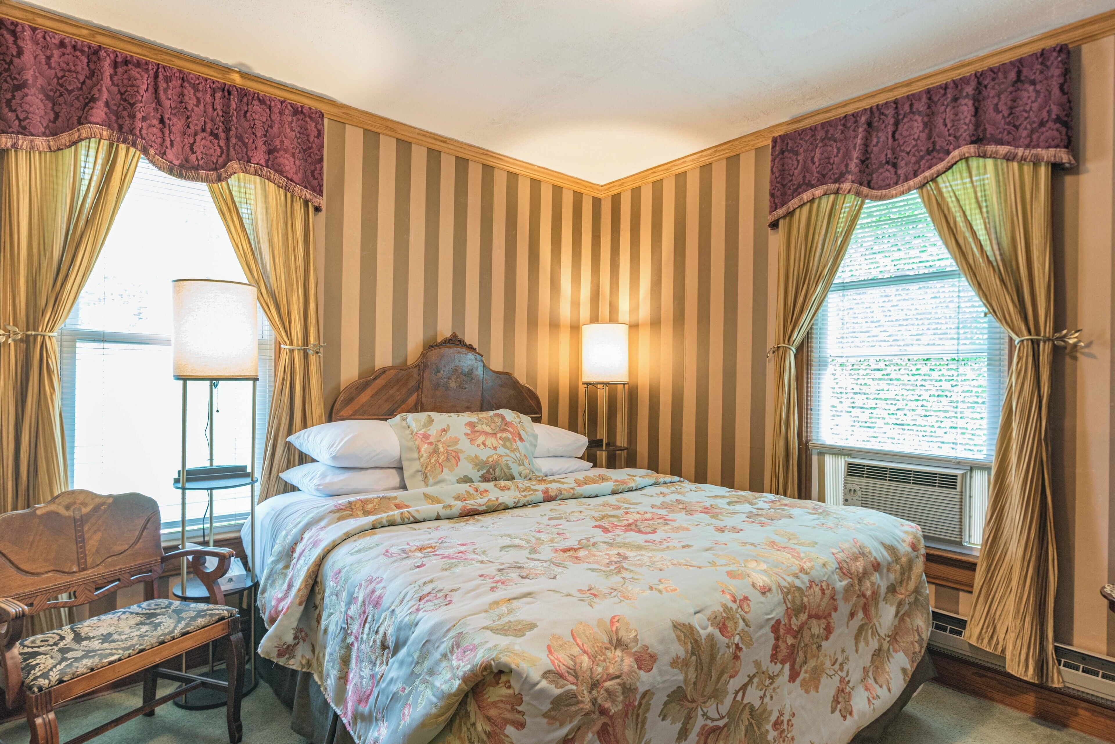 5 dormitoris, planxa i posts de planxar, wifi i roba de llit 