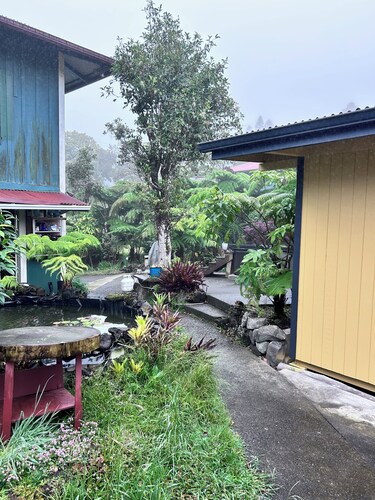 Nene Cottage on Pali'uli Estate by an active Volcano