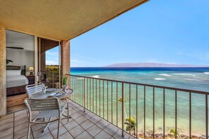 Property grounds - SUMMER SALE! Remodeled Oceanfront Condo with Molokai Views - Royal Kahana 1008 (Lahaina)