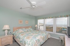 4 bedrooms, free WiFi, bed sheets - Griffith's Quay - Oceanfront home with Wifi and much more! (Holden Beach)
