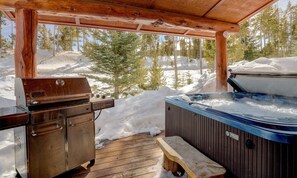Outdoor spa tub - Ski In/Out | White Otter Chalet | Big Sky Resort (Big Sky)