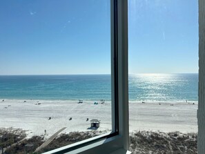 On the beach, sun-loungers - Modern Beachfront Studio - Ocean View - Free Beach Chairs (Panama City Beach)