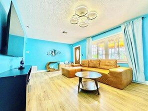 Living area - Matchpoint Retreat (Bradenton)
