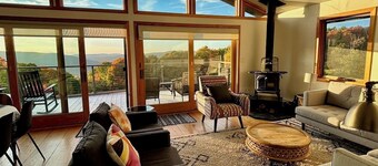 Breezy Hill with "Breathtaking Views!"