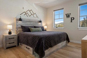 3 bedrooms, iron/ironing board, travel cot, free WiFi - Downtown WP Loft 215 I Private Hot Tub I Great Views I Discounted Attractions (Winter Park)