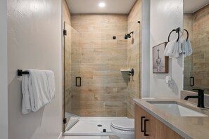 Shower, hair dryer, towels - Downtown WP Loft 215 I Private Hot Tub I Great Views I Discounted Attractions (Winter Park)