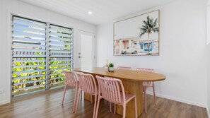 Dining - The Eddy Escape - Beach hut (Kingscliff)