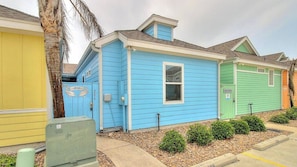 House (3 Bedrooms) | Interior - The Blue Pelican by Avantstay Pirates Bay Retreat + 2 Shared Lagoon Pools 3 Blocks to Beach (Port Aransas)
