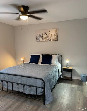 Unclassified image, 3 of 16, button - House close to Stone Mountain (Stone Mountain)