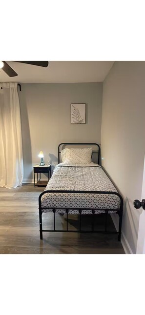 Unclassified image, 5 of 16, button - House close to Stone Mountain (Stone Mountain)