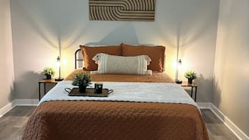 3 bedrooms, iron/ironing board, internet, bed sheets