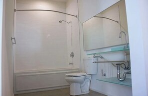 Hair dryer, towels, soap, toilet paper - Large Luxury Loft 1 block from Frenchman! (New Orleans)