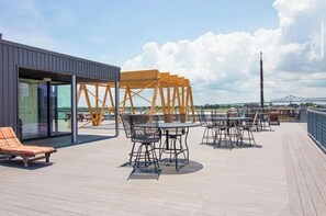 Outdoor dining - Large Luxury Loft 1 block from Frenchman! (New Orleans)