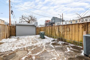 Property grounds - Modern 2BR Retreat Near Capitol Hill (Washington)
