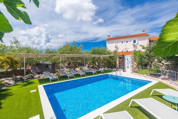 A heated pool - Villa Ljuba Vi with heated pool (Kvarner - Županje) (Županje)