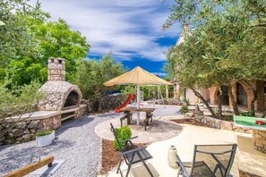 Outdoor dining - Villa Ljuba Vi with heated pool (Kvarner - Županje) (Županje)