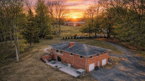 House (5 Bedrooms) | Interior - Summit Ember by Avantstay Scenic Mountain Home + Hot Tub + Firepit + Game Tables (Waynesville)