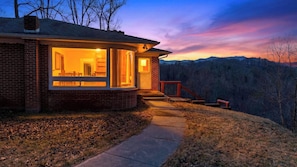 House (5 Bedrooms) | Interior - Summit Ember by Avantstay Scenic Mountain Home + Hot Tub + Firepit + Game Tables (Waynesville)