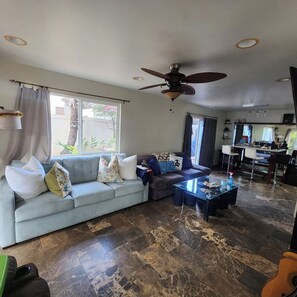 Smart TV - Cozy Master Bedroom/Private Bathroom (Kihei)