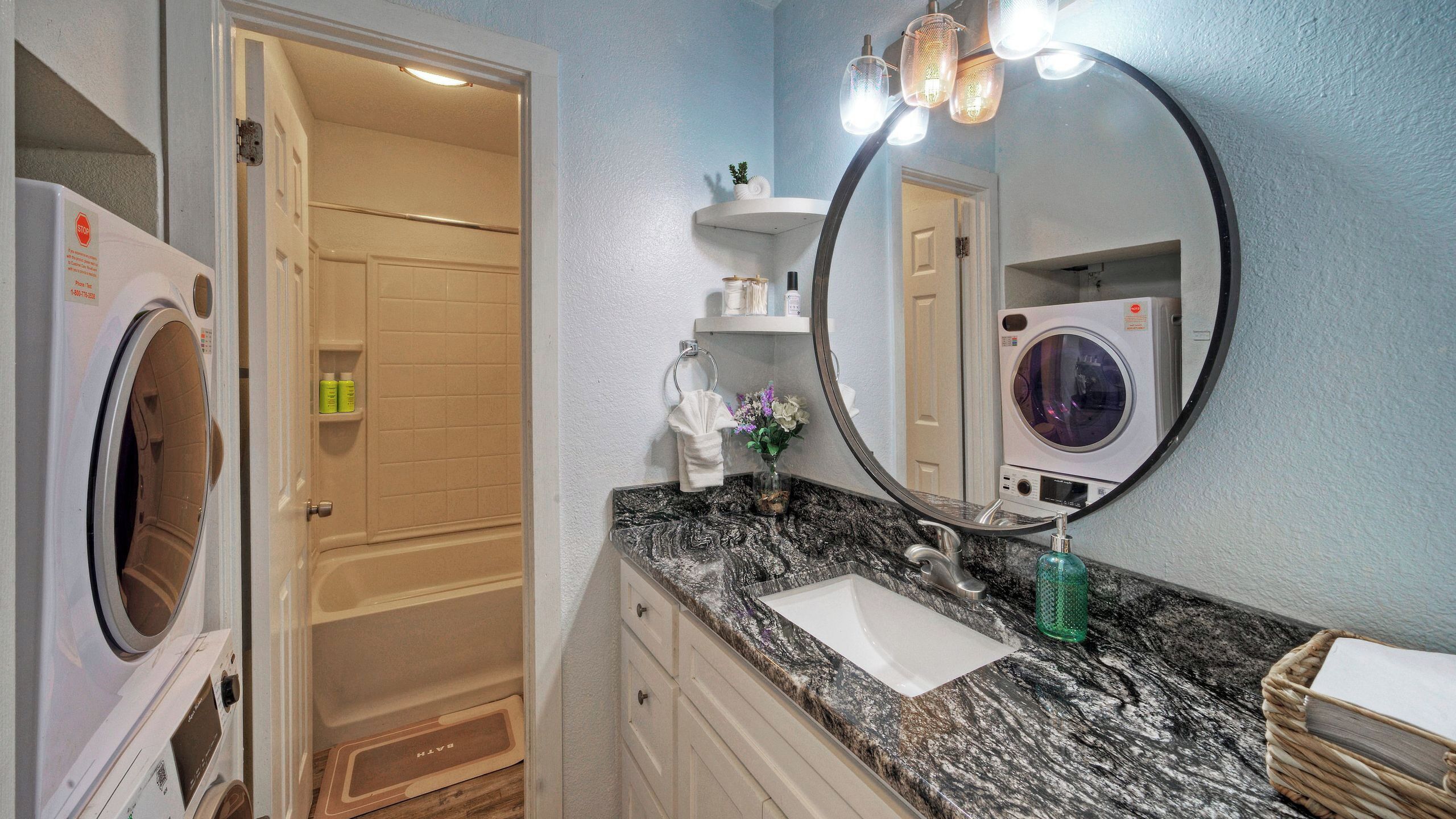 Apartment (2 Bedrooms) | Bathroom | Bathtub