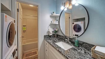 Apartment (2 Bedrooms) | Bathroom | Bathtub