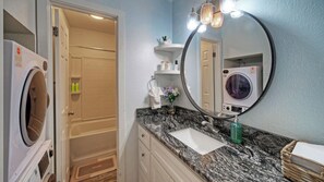 Lejlighed (2 Bedrooms) | Badeværelse | Badekar