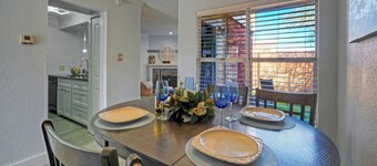 Seaside Haven by Avantstay Beautiful Condo + Communal Pool + Near North Padre Island and Whitecap Beach